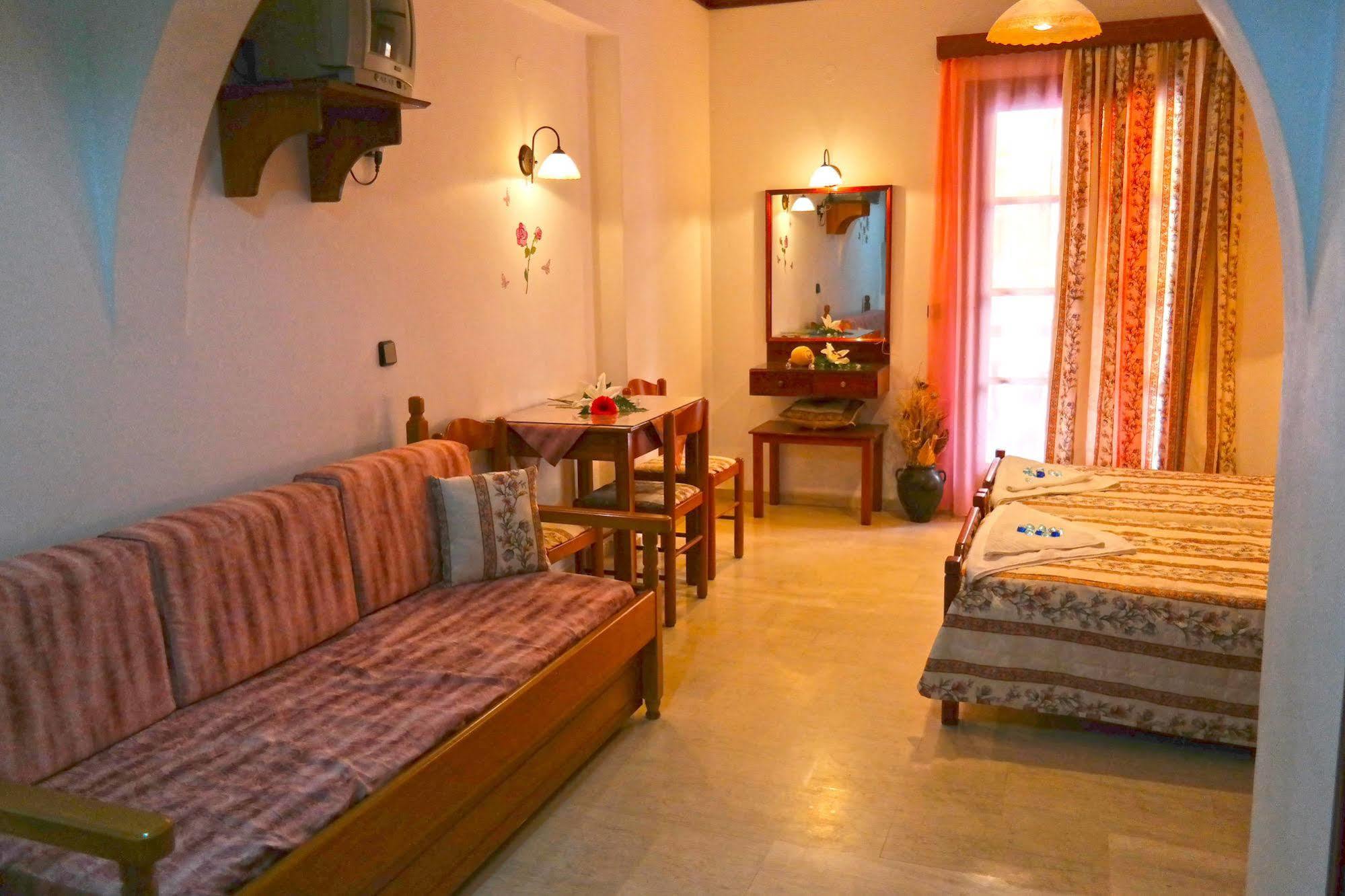 Golden Beach Studios Down Town Naxos City Exterior photo