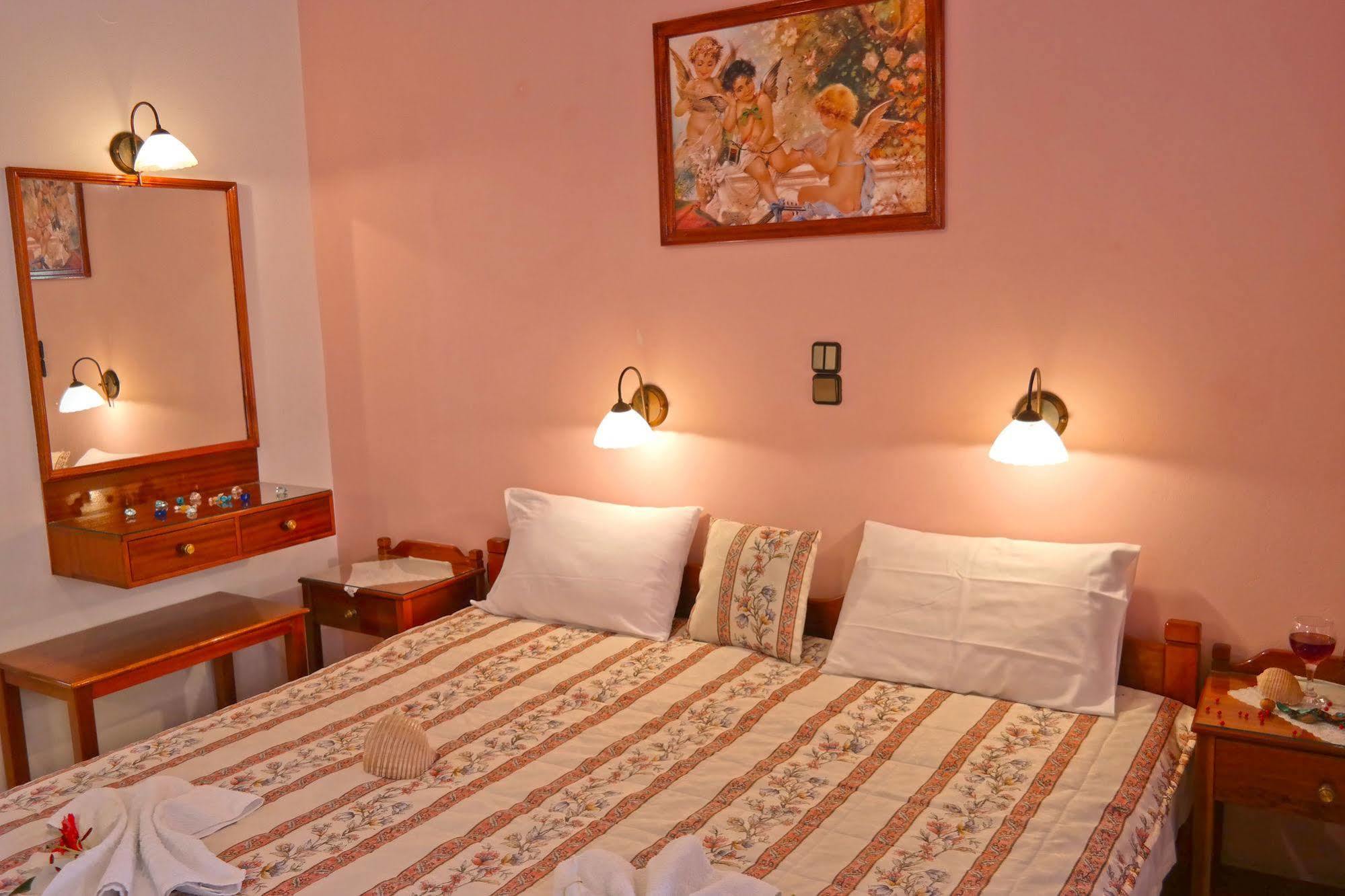 Golden Beach Studios Down Town Naxos City Exterior photo