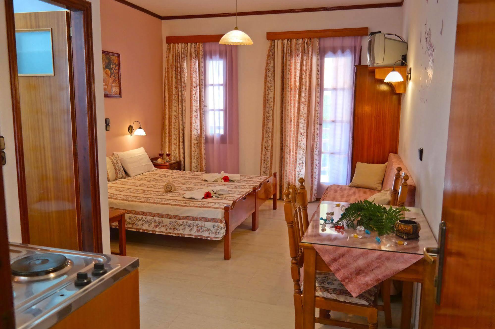 Golden Beach Studios Down Town Naxos City Exterior photo